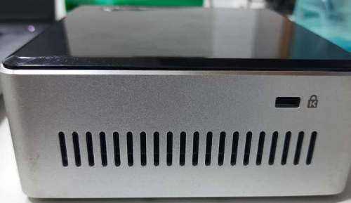 Intel NUC5i3RYH Mini PC Core i3