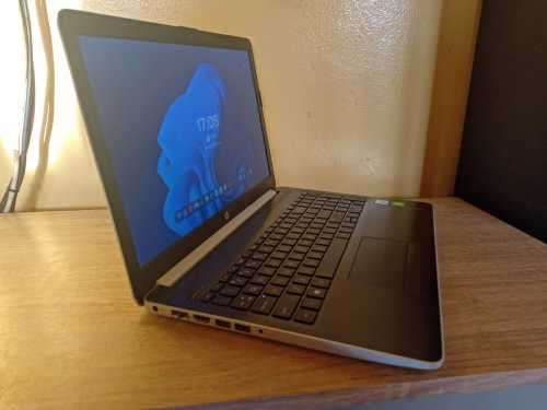 HP 15-da2002ni  i7-10 Gen 8GB RAM 250GB SDD 15.6" Notebook