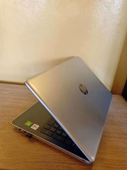 HP 15-da2002ni  i7-10 Gen 8GB RAM 250GB SDD 15.6" Notebook
