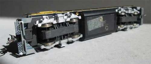 KATO HO SCALE - SANTE FE DIESEL LOCO GP35 # 2825 WITH DCC (BOXED)