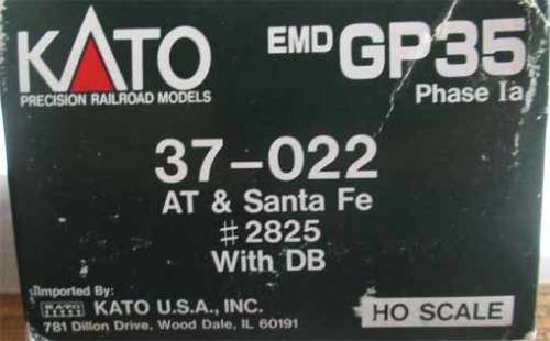 KATO HO SCALE - SANTE FE DIESEL LOCO GP35 # 2825 WITH DCC (BOXED)