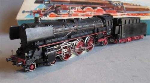 MARKLIN 3048 HO SCALE - 4-6-2 STEAM LOCO & TENDER DB 01 097 (BOXED)