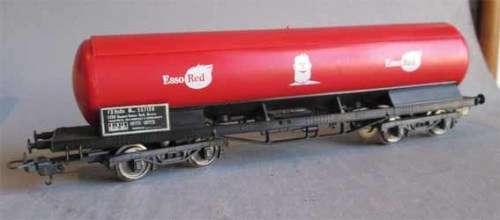 LIMA HO SCALE - ESSO RED TANK CAR