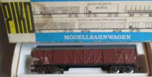 PIKO HO SCALE - GERMAN DR GOODS WAGON (BOXED)