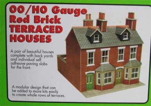 METCALFE 00/HO RED BRICK TERRACED HOUSES KIT - BOXED