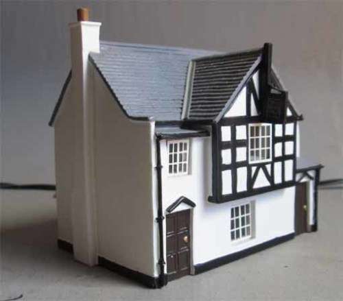 HORNBY HO/OO SCALE -  BRITISH PUB, RESIN CAST MODEL IN VGC.