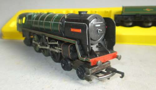 TRI-ANG OO SCALE - R.259S 4-6-2 "BRITANIA" LOCO & R.35 TENDER - BOXED