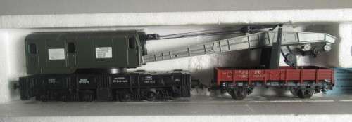 ROCO HO SCALE - RAILWAY CRANE WITH 2 MATCHING UTILITY WAGONS - GOOD CONDITION