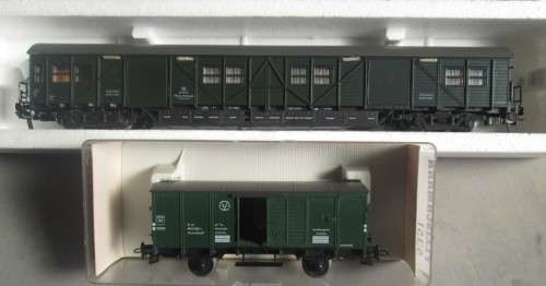 ROCO HO SCALE - RAILWAY CRANE WITH 2 MATCHING UTILITY WAGONS - GOOD CONDITION