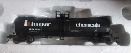 ATLAS HO SCALE - HOOKER TANKER WAGON, LIKE NEW, MINT IN BOX