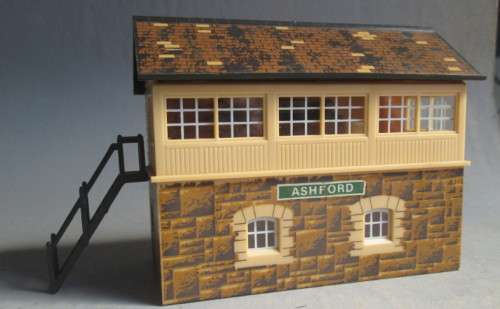 HORNBY HO SCALE - R.503 ASHFORD SIGNAL BOX - GOOD CONDITION