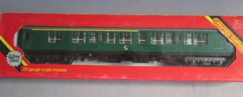 HORNBY OO SCALE - R.933 SR COMPOSITE COACH - BOXED