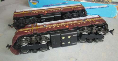 ATHEARN HO SCALE - DIESEL LOCO & DUMMY, HIGHLY DETAILED - BOTH BOXED