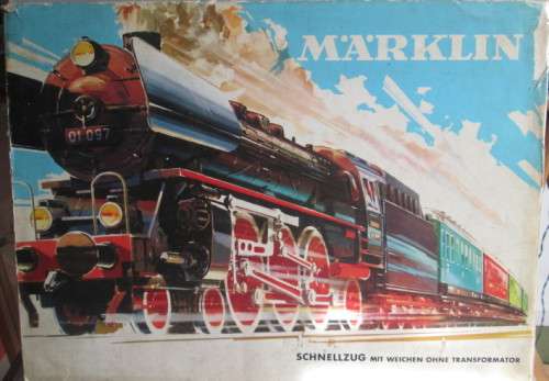 MARKLIN HO SCALE -  #3148 STEAM LOCO & TENDER WITH 4 COACHES (BOXED), SEE FOTOS