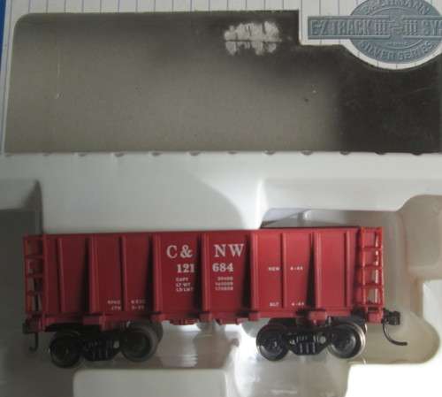 BACHMANN HO SCALE -  C & NW ORE WAGON (BOXED)