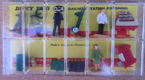 DINKY TOYS 054 RAILWAY STATION PERSONNEL, MADE IN ENGLAND by MECCANO LTD