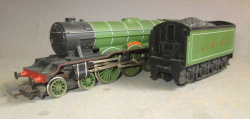 HORNBY OO SCALE - LNER CLASS A3 "FLYING SCOTSMAN" 4-6-2 STEAM LOCO & TENDER, BOXED