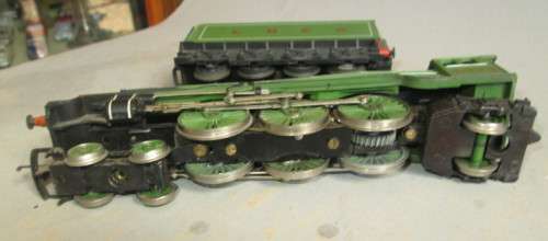 HORNBY OO SCALE - LNER CLASS A3 "FLYING SCOTSMAN" 4-6-2 STEAM LOCO & TENDER, BOXED