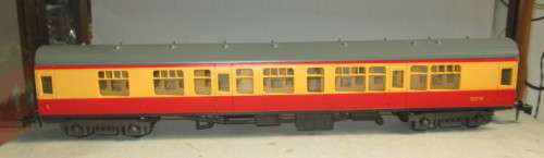 LIMA O SCALE/GAUGE - CORRIDOR PASSENGER COACHES, GOOD CONDITION