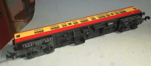 LIMA O SCALE/GAUGE - CORRIDOR PASSENGER COACHES, GOOD CONDITION