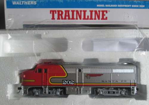 WALTHERS HO SCALE - ALCO FA-1 DIESEL LOCO SF #202, LIKE NEW BOXED