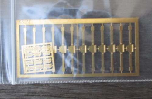 CMD HO SCALE - 12 PACK SHUNTERS STEPS, CAN BE USED FOR GOODS/PASSENGER WAGONS/LOCS - NEW IN PKT