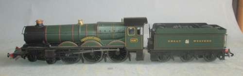 HORNBY OO SCALE - GW 4097 KENILWORTH CASTLE 4-6-0 STEAM LOCO & TENDER