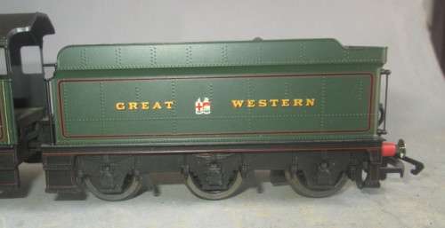 HORNBY OO SCALE - GW 4097 KENILWORTH CASTLE 4-6-0 STEAM LOCO & TENDER