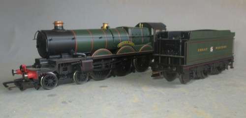 HORNBY OO SCALE - GW 4097 KENILWORTH CASTLE 4-6-0 STEAM LOCO & TENDER