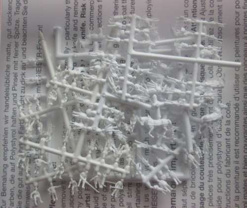 PREISER Z SCALE - 160 X ANIMALS & VARIOUS FIGURES - CARDED, SEE FOTO