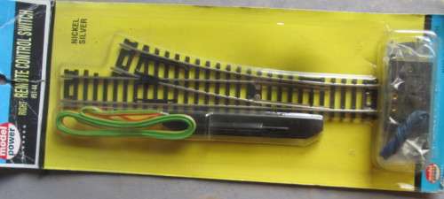 MODEL POWER HO SCALE - RIGHT HAND ELECTRIC POINT (CARDED)