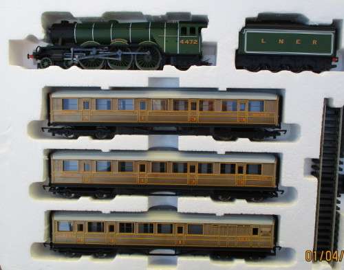 HORNBY OO SCALE - R1027 THE FLYING SCOTSMAN SET COMPLETE & BOXED, GOOD CONDITION, SEE FOTOS