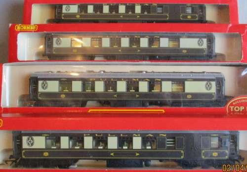 HORNBY OO SCALE - 4 X PULLMAN COACHES (BOXED)