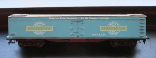 ROUNDHOUSE HO SCALE - BORDENS FARM PROD CLOSED GOODS WAGON