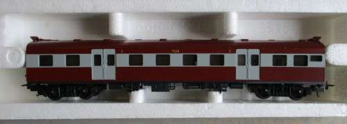 LIMA HO SCALE - 3rd CLASS SUBURBAN PASSENGER COACH (BOXED)