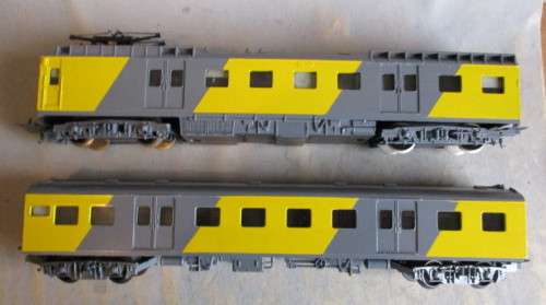 LIMA HO SCALE - SUBURBAN METRO DUMMY LOCO & PASSENGER COACH
