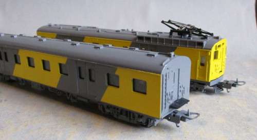 LIMA HO SCALE - SUBURBAN METRO DUMMY LOCO & PASSENGER COACH