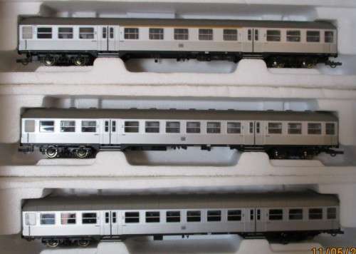ROCO HO SCALE - GERMAN PASSENGER COACHES/3 "SILBERLINGE" WITH LIGHTS - MINTBOXED