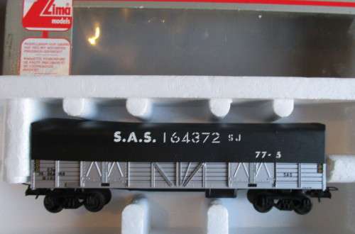 LIMA HO SCALE - SAR OZ-12 GOODS WAGON WITH TARPAULIN (BOXED)