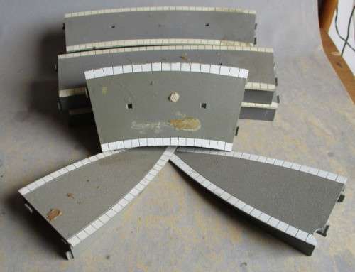TRI-ANG OO SCALE - CURVED STATION PLATFORM AS PER FOTOS
