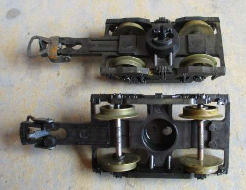 LIMA HO SCALE - 2 X PASSENGER BOGIES, SEE FOTO