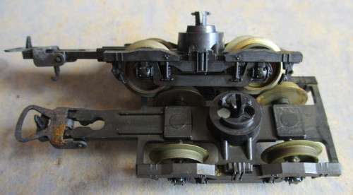 LIMA HO SCALE - 2 X PASSENGER BOGIES, SEE FOTO