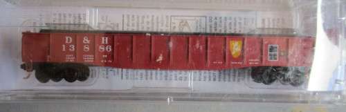 MICRO TRAINS N SCALE - D & H 50' GONDOLA W/LOAD - BOXED