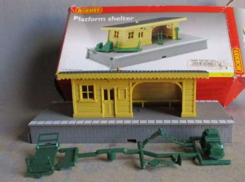 HORNBY OO SCALE - STATION PLATFORM SHELTER - BOXED