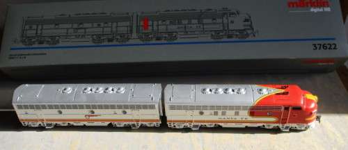 MARKLIN HO SCALE - 37622 SANTA FE EMD F7A&B DIESEL LOCO  WITH FACTORY DCC - BOXED