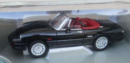 UNIVERSAL HOBBIES 1/18 SCALE - ALFA ROMEO SPIDER - BOXED