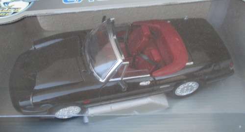 UNIVERSAL HOBBIES 1/18 SCALE - ALFA ROMEO SPIDER - BOXED