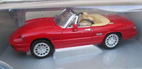 UNIVERSAL HOBBIES 1/18 SCALE - ALFA ROMEO SPIDER - BOXED