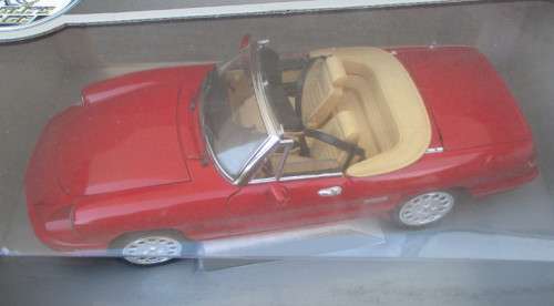 UNIVERSAL HOBBIES 1/18 SCALE - ALFA ROMEO SPIDER - BOXED