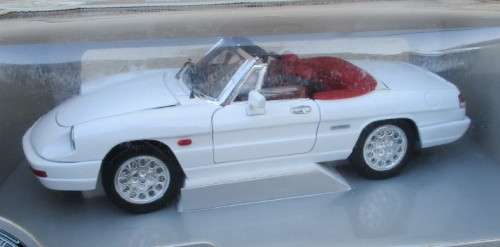 UNIVERSAL HOBBIES 1/18 SCALE - ALFA ROMEO SPIDER - BOXED